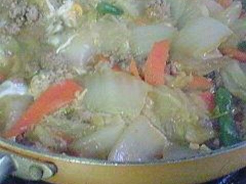 赤・黄・緑　彩り豊かな　白菜と挽き肉の煮物